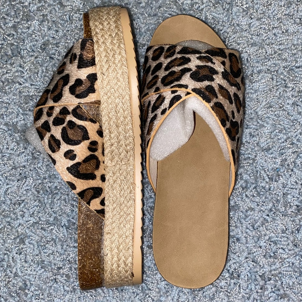 Leopard Platform Sandals - Picture 2 of 4